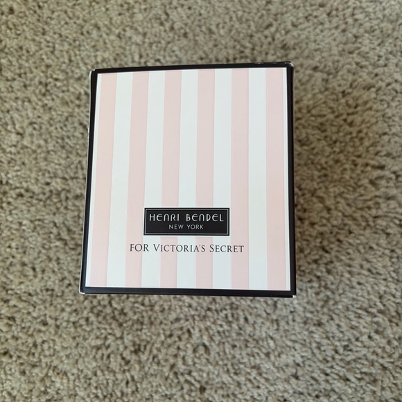 Henri Bendel for Victoria Secret Cashmere Scented Candle - Limited Edition - Picture 3 of 6